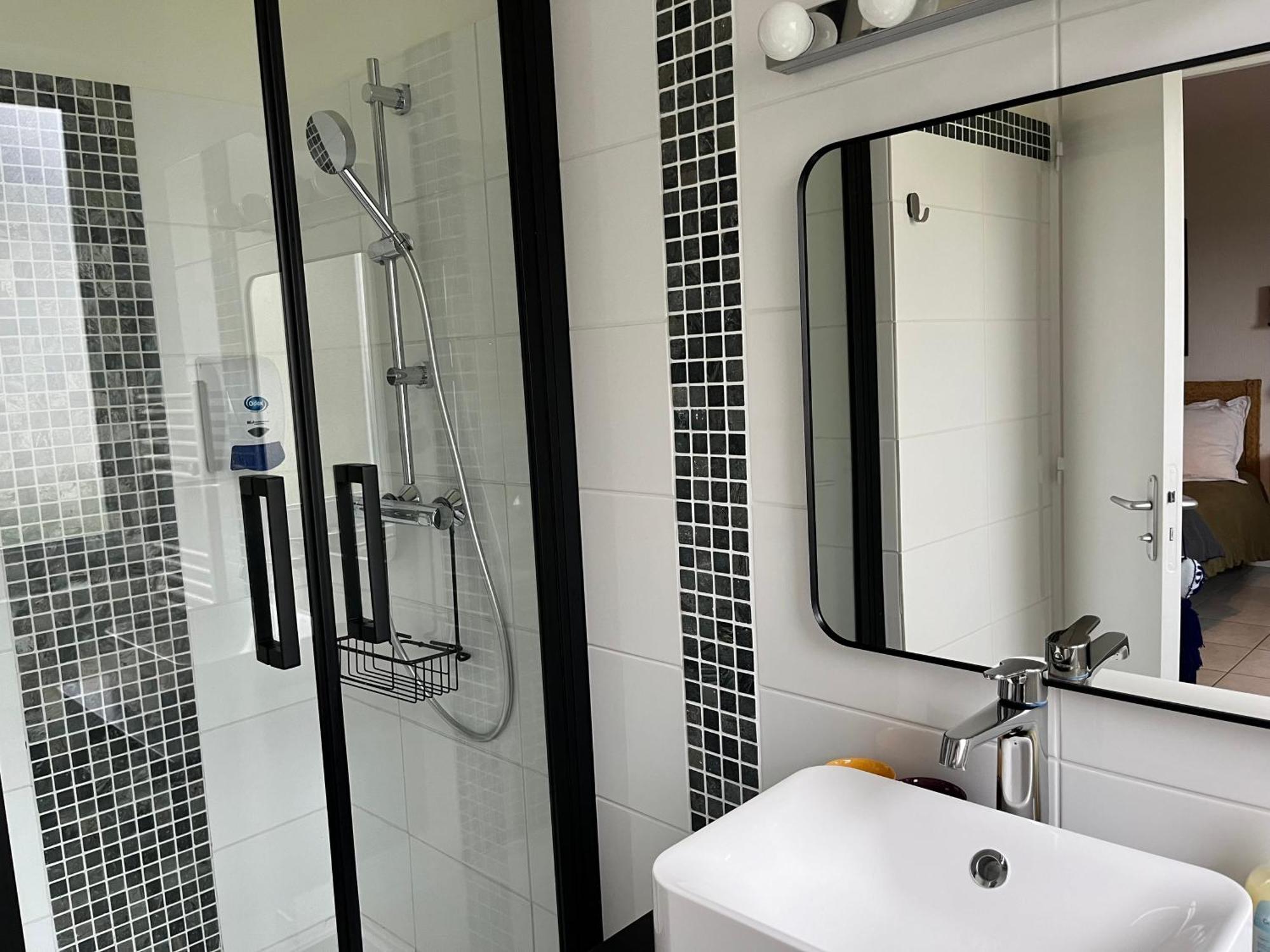 L'Atelier De Mezareun Bed and Breakfast Ushant Εξωτερικό φωτογραφία