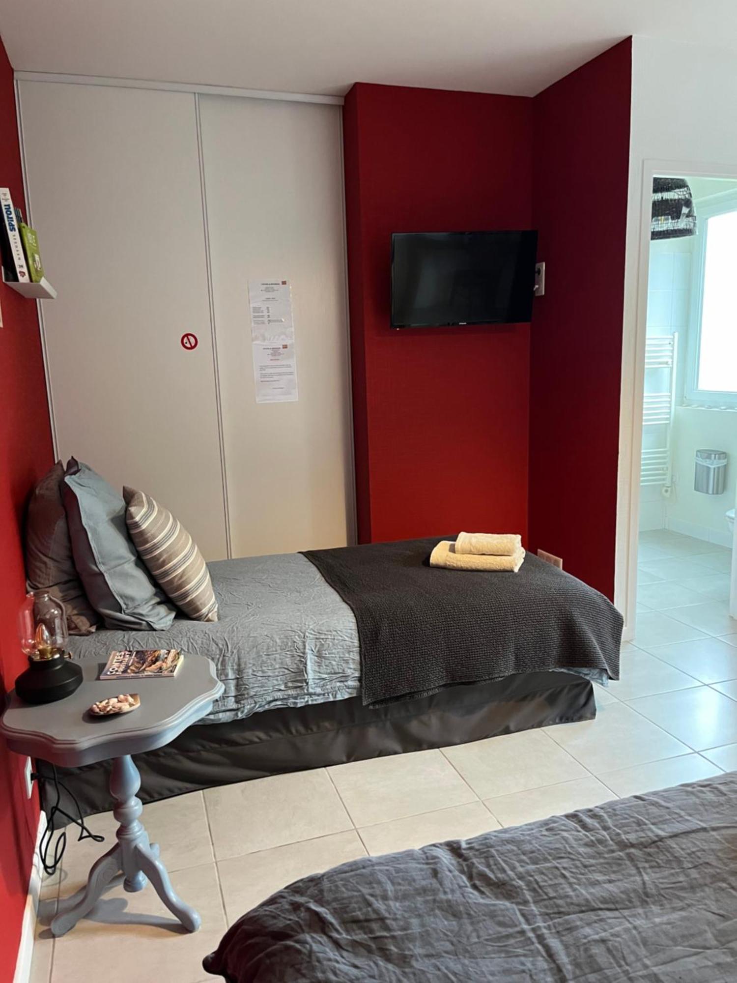 L'Atelier De Mezareun Bed and Breakfast Ushant Εξωτερικό φωτογραφία