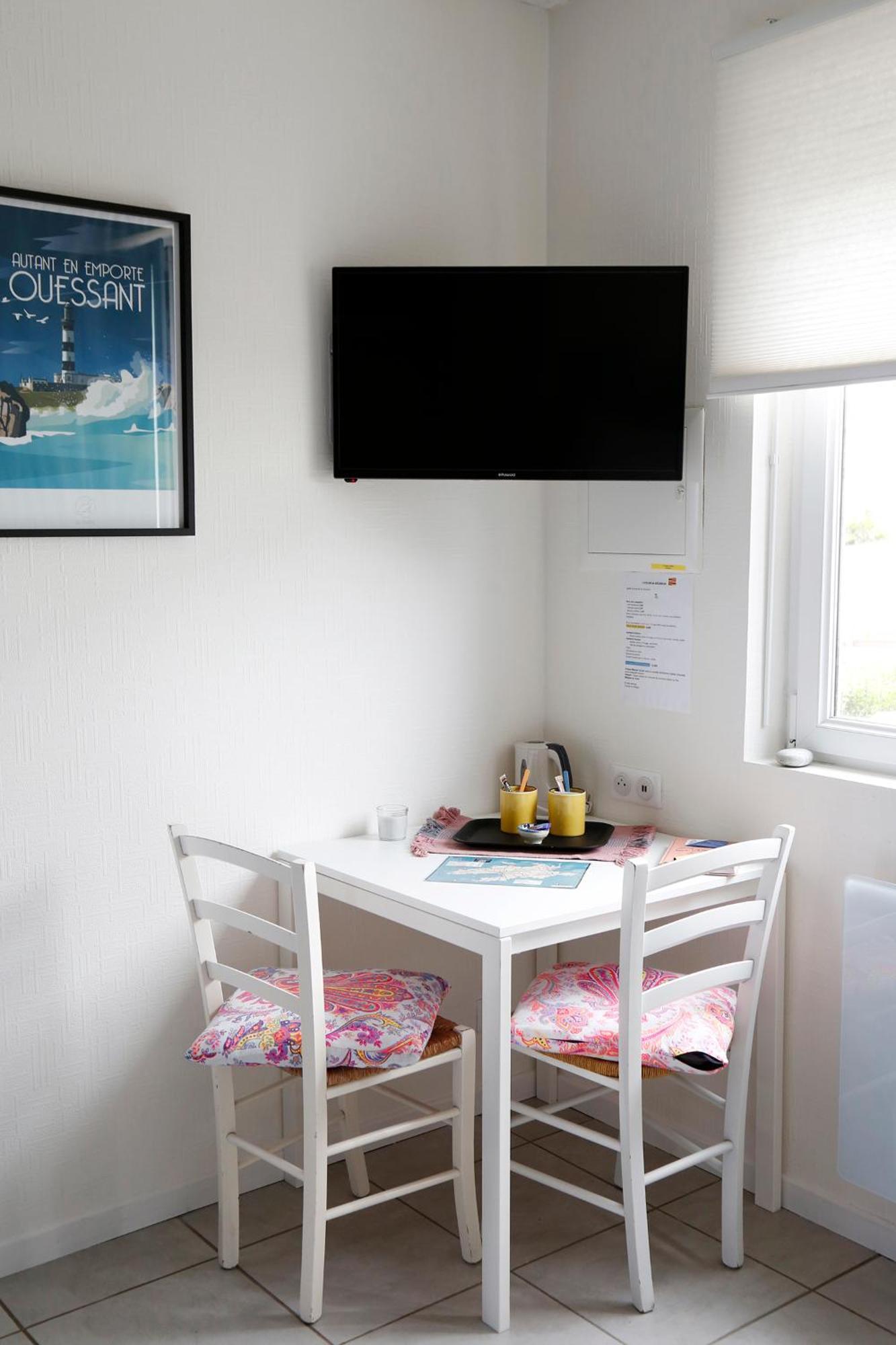 L'Atelier De Mezareun Bed and Breakfast Ushant Εξωτερικό φωτογραφία